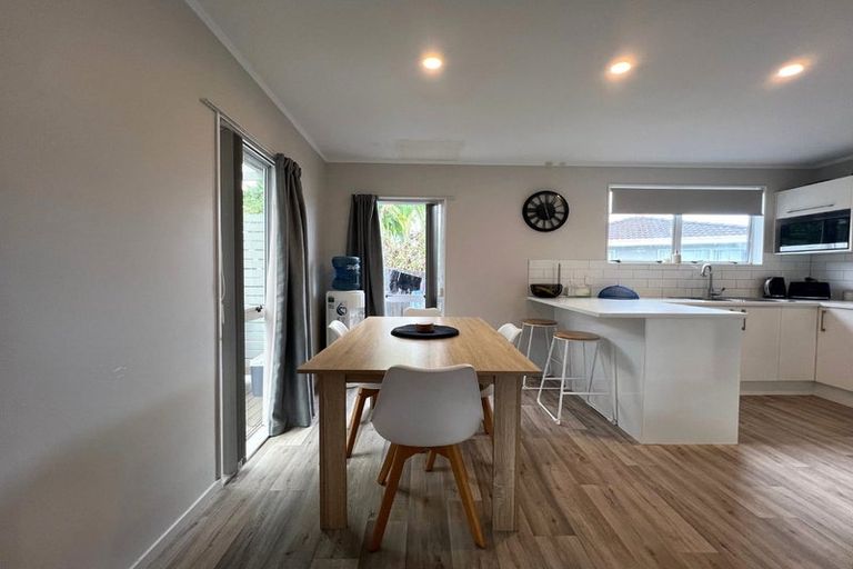 Photo of property in 2/25 Silver Creek Road, Weymouth, Auckland, 2103