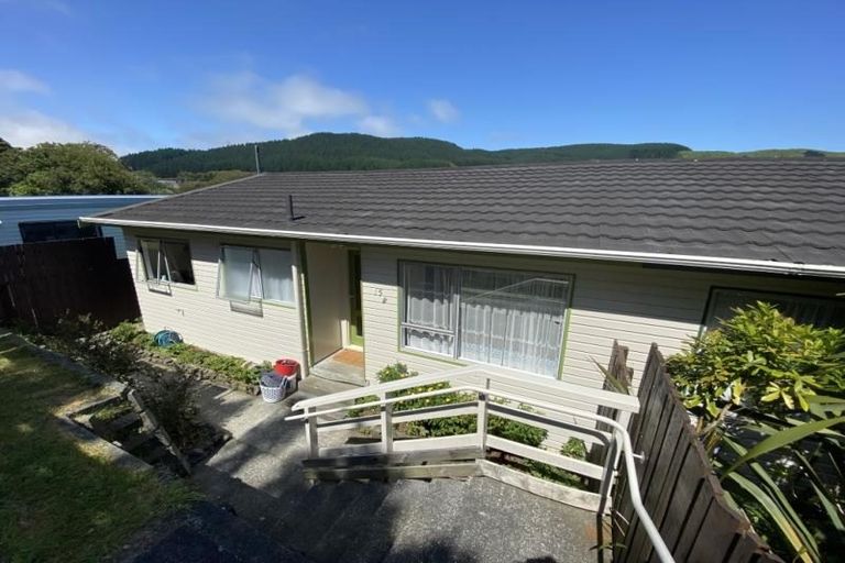 Photo of property in 15b Florio Terrace, Tawa, Wellington, 5028