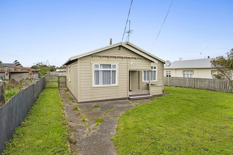 Photo of property in 5 Oxford Street, Patea, 4520