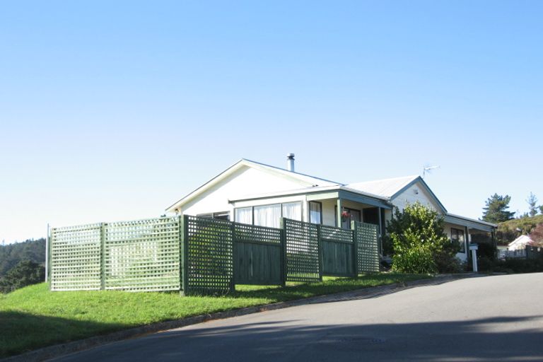 Photo of property in 16 Mcmanaway Grove, Stokes Valley, Lower Hutt, 5019