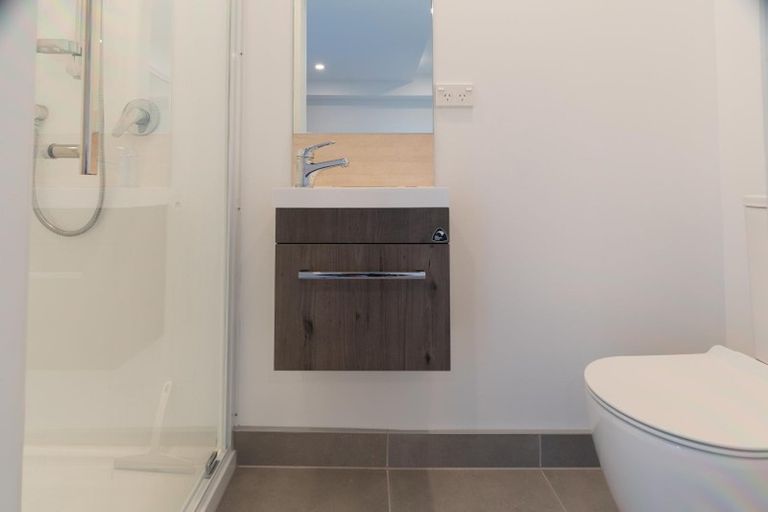 Photo of property in 2/268a Onewa Road, Birkenhead, Auckland, 0626