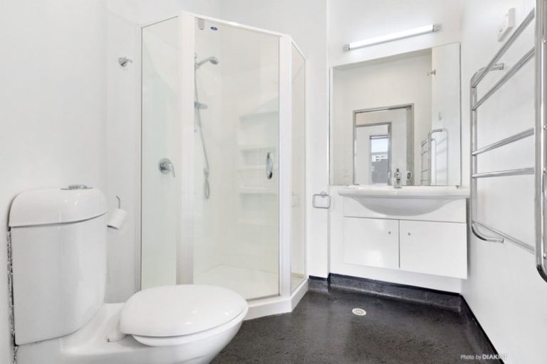 Photo of property in City Lodge, 503/115 Vivian Street, Te Aro, Wellington, 6011