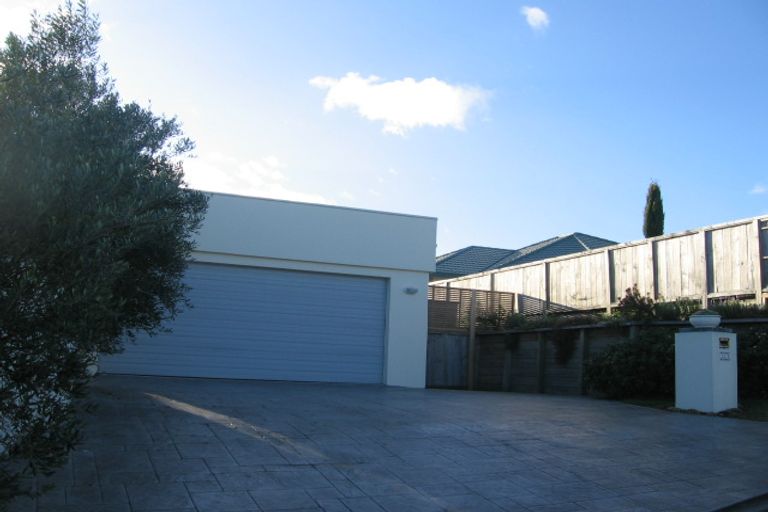 Photo of property in 111 Realm Drive, Paraparaumu, 5032