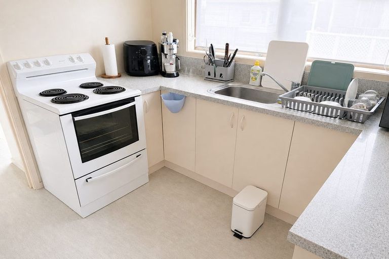 Photo of property in 31 Staincross Street, Green Bay, Auckland, 0604