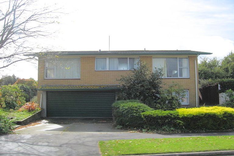 Photo of property in 16 Guinness Crescent, Ilam, Christchurch, 8041