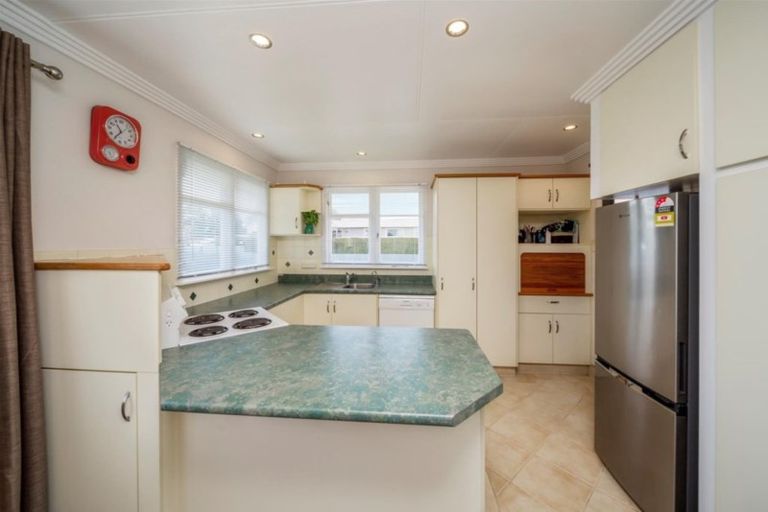 Photo of property in 27 Galt Street, Hawera, 4610