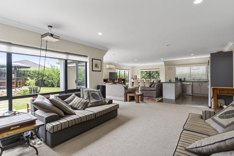 Photo of property in 28 Ina Ville Drive, Pukekohe, 2120