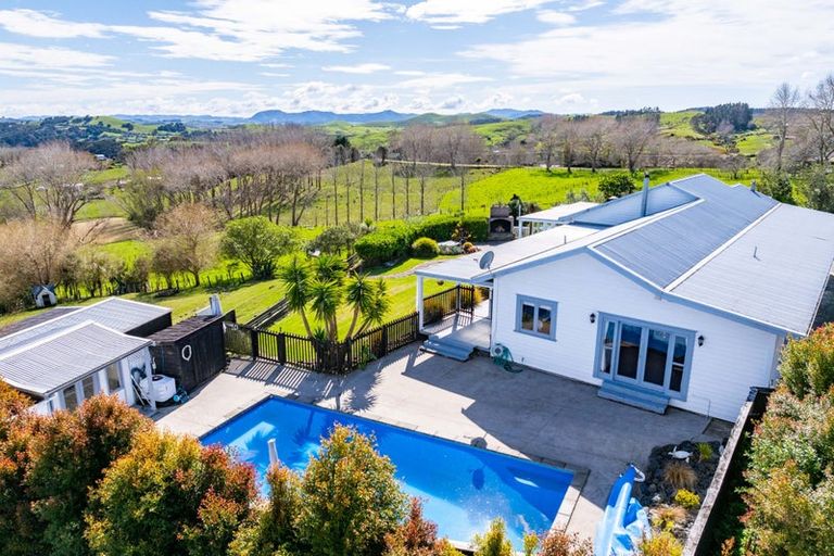 Photo of property in 956 Oneriri Road, Kaiwaka, 0573