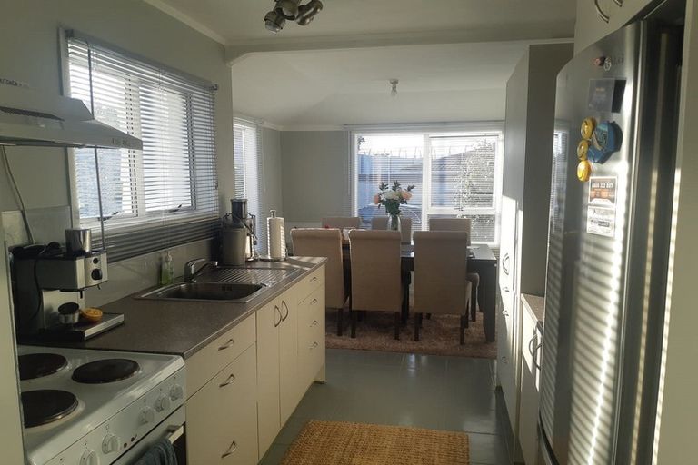 Photo of property in 16 Gloaming Place, Conifer Grove, Takanini, 2112