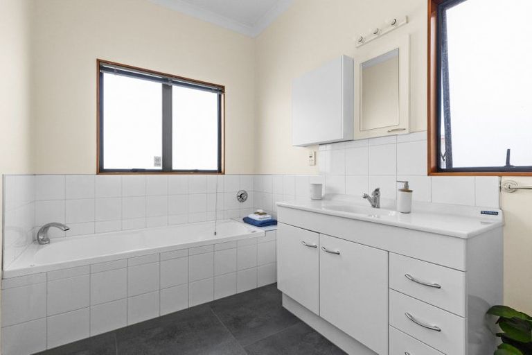 Photo of property in 1280 Howard Street, Parkvale, Hastings, 4122