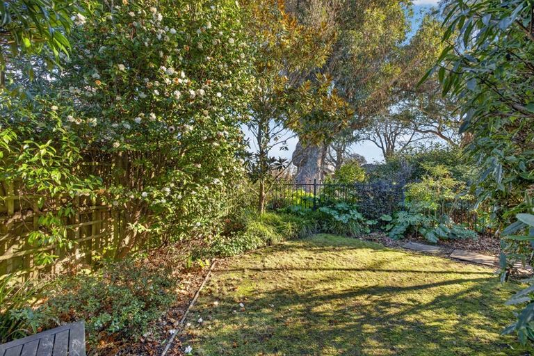 Photo of property in 6 Acorn Close, Waltham, Christchurch, 8023