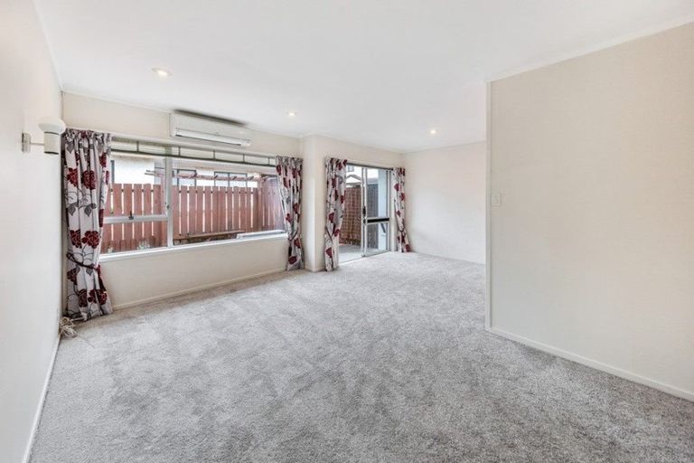 Photo of property in 2/25 Grande Vue Road, Hillpark, Auckland, 2102