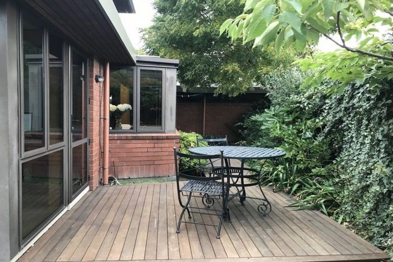 Photo of property in 16 Kent Lodge Avenue, Avonhead, Christchurch, 8042