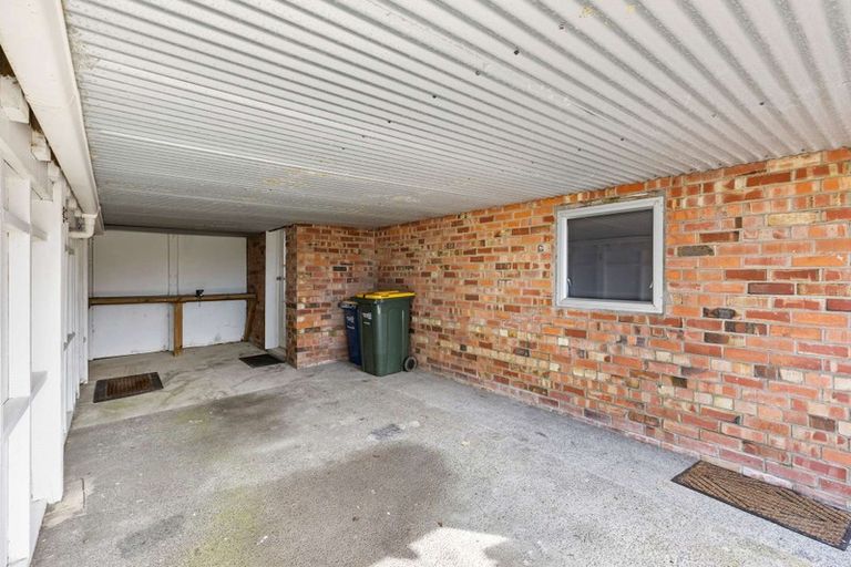 Photo of property in 1/93 Target Road, Totara Vale, Auckland, 0629