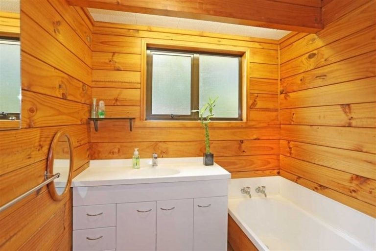 Photo of property in 20a Ostrich Farm Road, Pukekohe, 2676