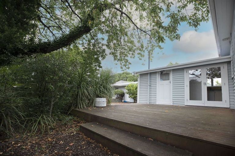 Photo of property in 10 Avonhead Road, Avonhead, Christchurch, 8042