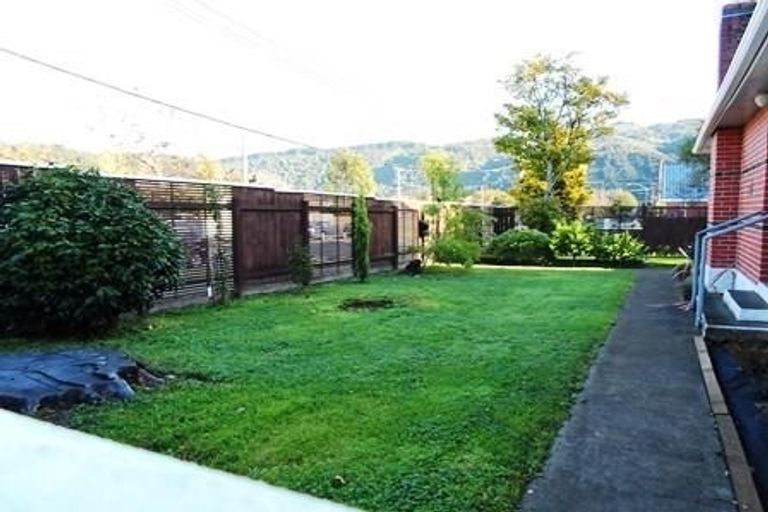 Photo of property in 1 Field Street, Silverstream, Upper Hutt, 5019