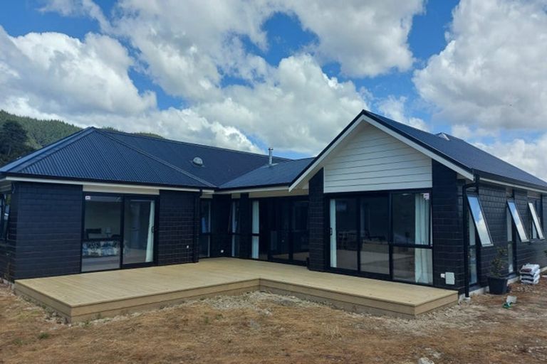 Photo of property in 14 Salisbury Crescent, Wallaceville, Upper Hutt, 5018