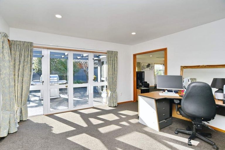 Photo of property in 2 Melford Close, Rangiora, 7400