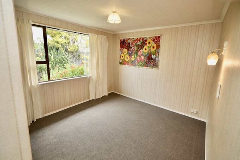 Photo of property in 43a Wikiriwhi Crescent, Awapuni, Palmerston North, 4412