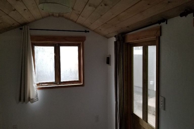 Photo of property in 48 Turanga Road, Henderson Valley, Auckland, 0612