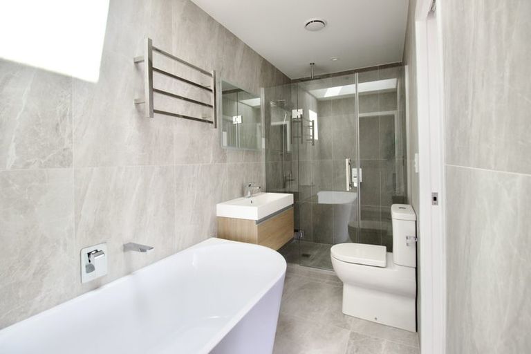 Photo of property in 6/94 Target Road, Totara Vale, Auckland, 0629