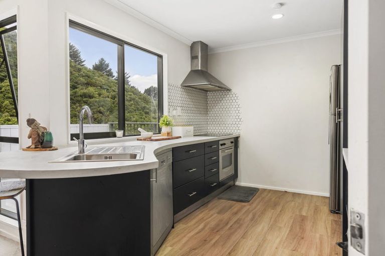 Photo of property in 2/19 Onslow Road, Khandallah, Wellington, 6035