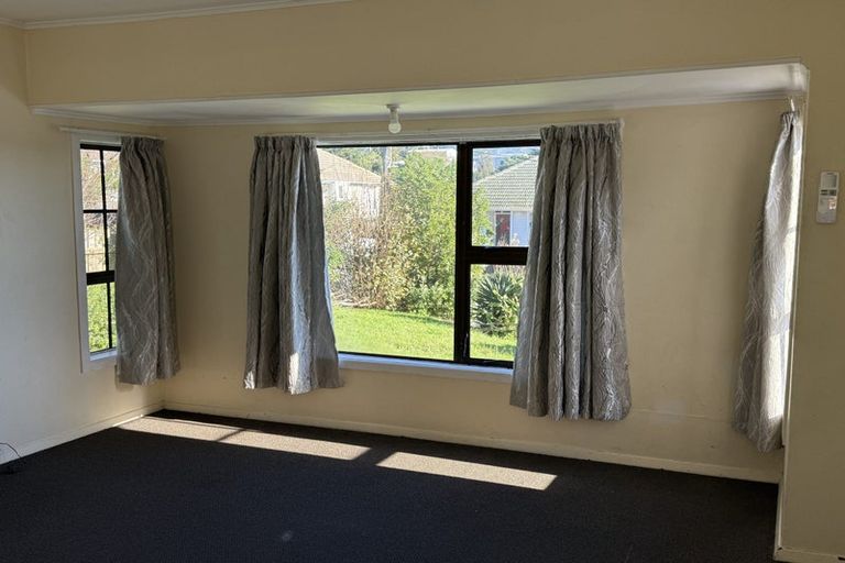 Photo of property in 10 Norfolk Grove, Cannons Creek, Porirua, 5024