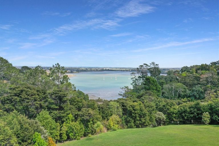 Photo of property in 11 The Knoll, Greenhithe, Auckland, 0632