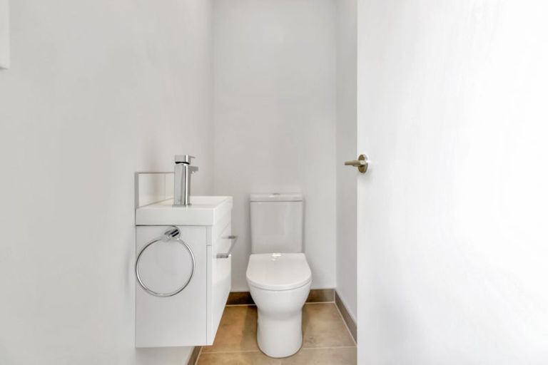 Photo of property in 7/3234 Great North Road, New Lynn, Auckland, 0600