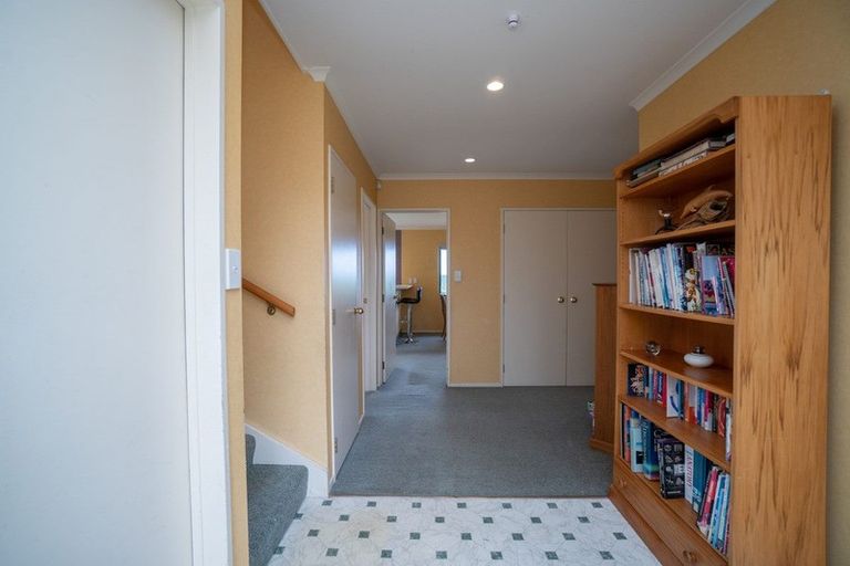 Photo of property in 140 Pacific Drive, Fitzherbert, Palmerston North, 4410