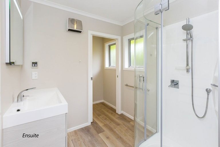 Photo of property in 1 Mckenzie Way, Timberlea, Upper Hutt, 5018