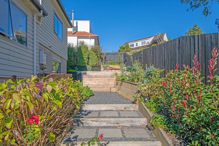 Photo of property in 69 Tamahere Drive, Glenfield, Auckland, 0629