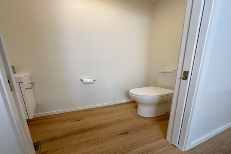 Photo of property in 4 Black Rock Road, Newlands, Wellington, 6037