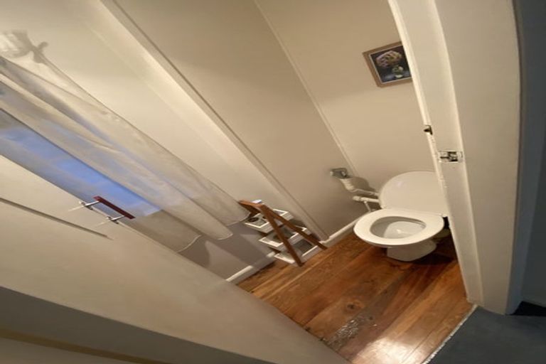 Photo of property in 182 Oriental Parade, Oriental Bay, Wellington, 6011