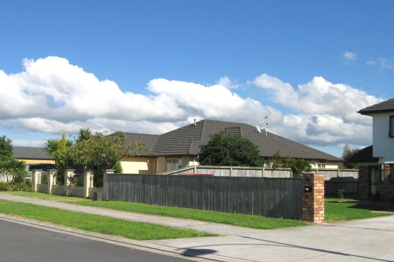 Photo of property in Waimanu Bay Village, 15/1 Piriti Drive, Te Atatu Peninsula, Auckland, 0610
