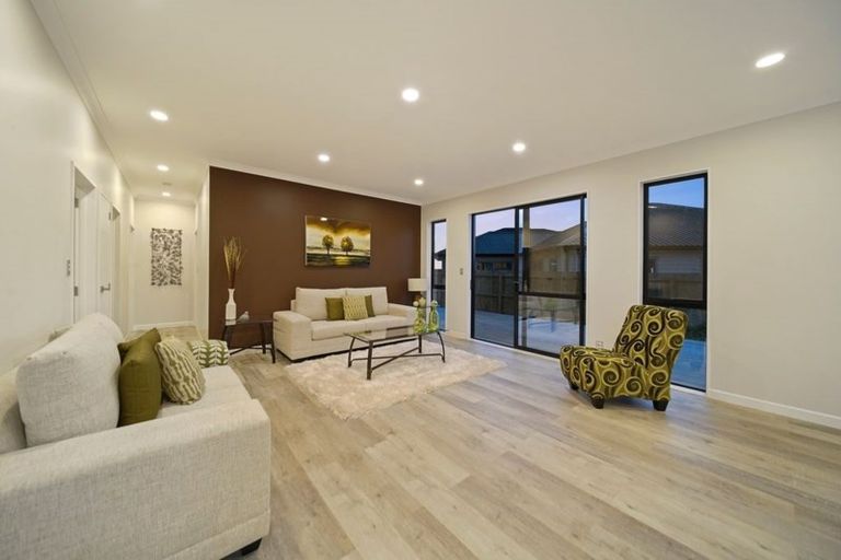 Photo of property in 104 Twin Parks Rise, Papakura, 2110