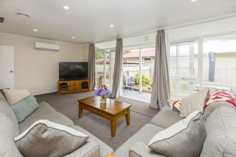 Photo of property in 67 Stokes Valley Road, Stokes Valley, Lower Hutt, 5019