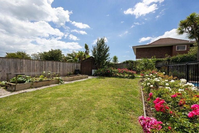 Photo of property in 11 Cheriton Road, Mellons Bay, Auckland, 2014