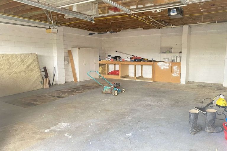 Photo of property in 89c Poplar Grove, Whalers Gate, New Plymouth, 4310