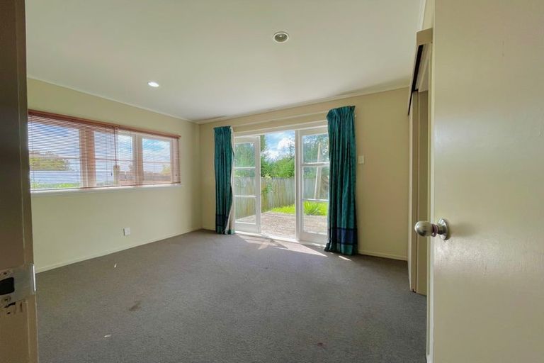 Photo of property in 11 Netherlands Avenue, Kelston, Auckland, 0602