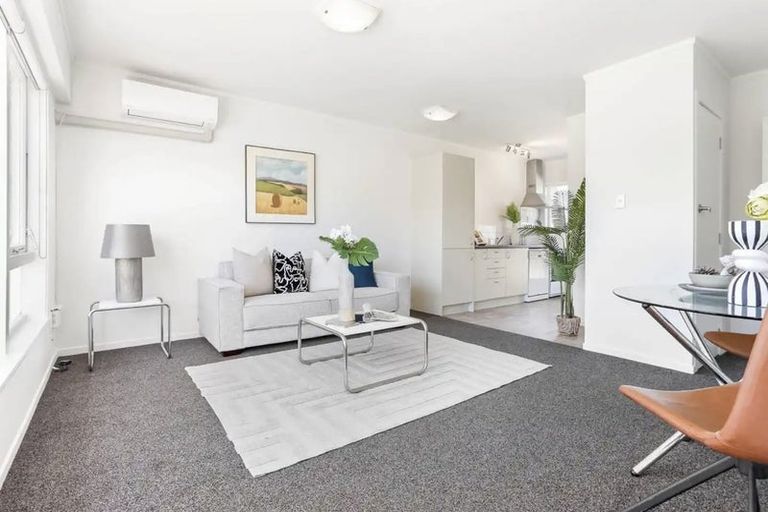 Photo of property in 2/8 Paul Place, Pakuranga, Auckland, 2010