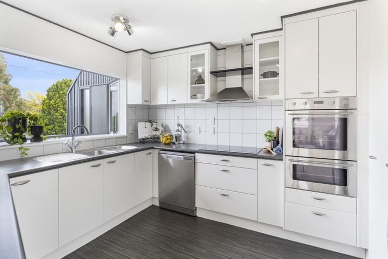 Photo of property in 5 Puawai Place, Northcote, Auckland, 0627