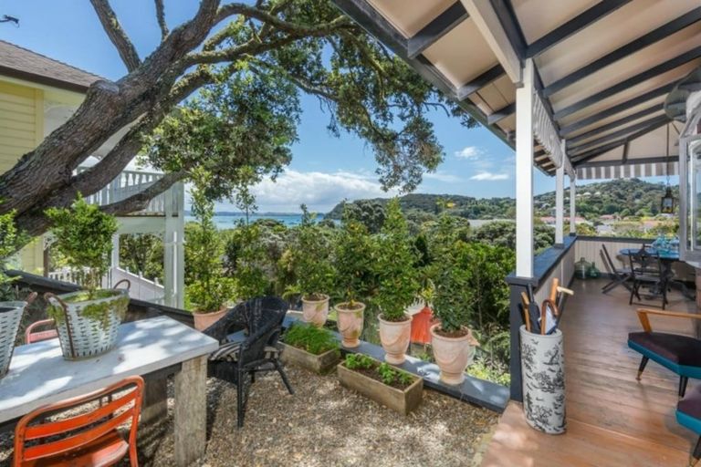 Photo of property in 1 Robertson Street, Russell, 0202