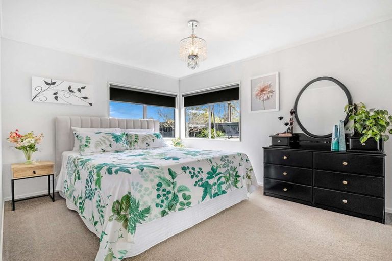 Photo of property in 2/1 Woodside Road, Massey, Auckland, 0614