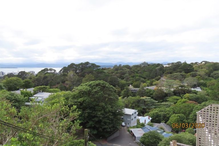 Photo of property in 71 Garden Road, Northland, Wellington, 6012