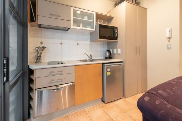 Photo of property in Atrium Apartments, 2i/154 The Terrace, Wellington Central, Wellington, 6011