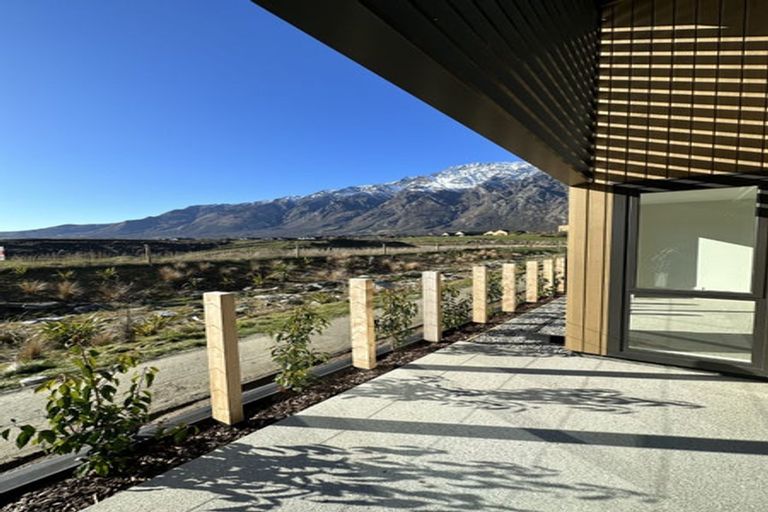 Photo of property in 14 Inder Street, Jacks Point, 9371