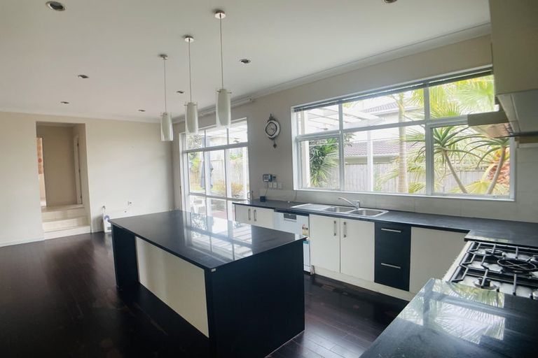 Photo of property in 1 Kenley Heights, Flat Bush, Auckland, 2016