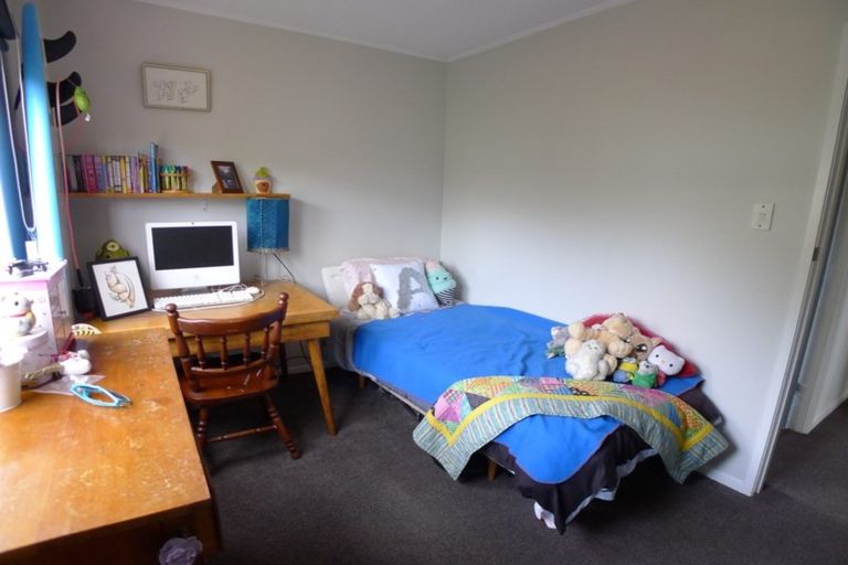 Photo of property in 16 Panzic Place, Glen Eden, Auckland, 0602